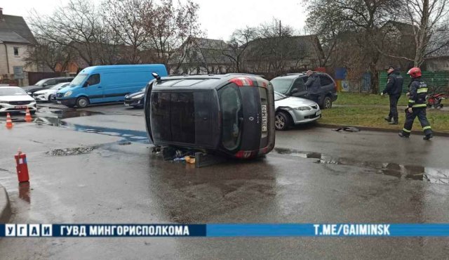 В Минске на ул. Связистов опрокинулся автомобиль