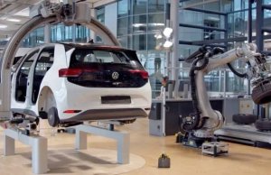 Volkswagen впервые за 88 лет закроет автозавод в Дрездене Volkswagen завтра впервые за 88 лет закроет автозавод в Дрездене
