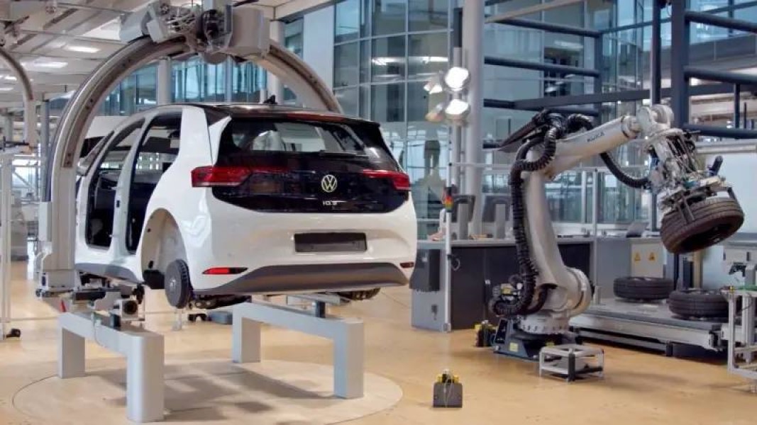 Volkswagen впервые за 88 лет закроет автозавод в Дрездене Volkswagen завтра впервые за 88 лет закроет автозавод в Дрездене