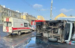 В Минске на Маяковского опрокинулся грузовик