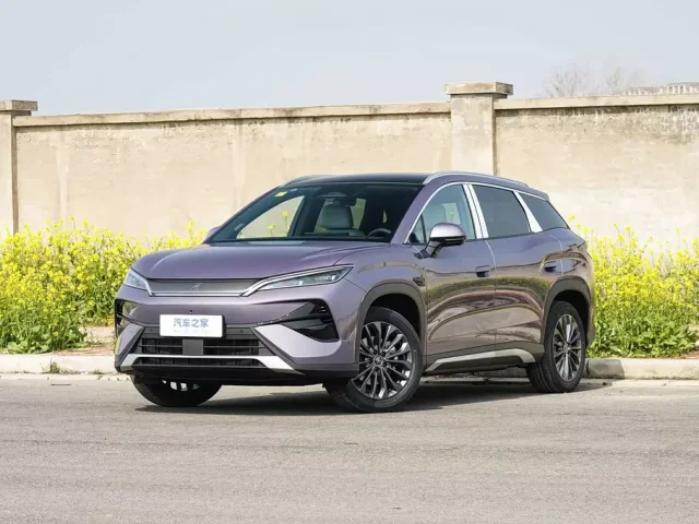 BYD представляет электромобиль с зарядкой на уровне заправки бензинового авто