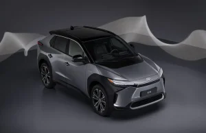 Toyota представила инновацию: скрытые ручки без недостатков Toyota представила инновацию: скрытые ручки без недостатков