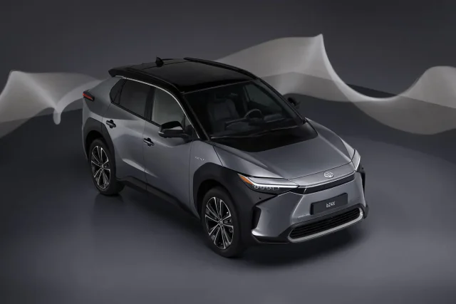 Toyota представила инновацию: скрытые ручки без недостатков Toyota представила инновацию: скрытые ручки без недостатков