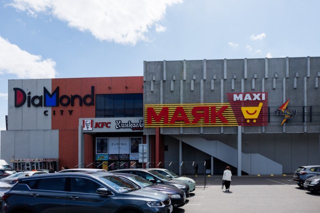 В Малиновке открыли гипердискаунтер «Маяк Maxi». Пришли тысячи человек
