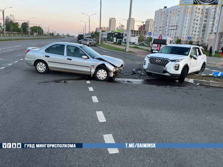 Пьяный водитель в Минске устроил ДТП проехав на красный - пассажирка в больнице
