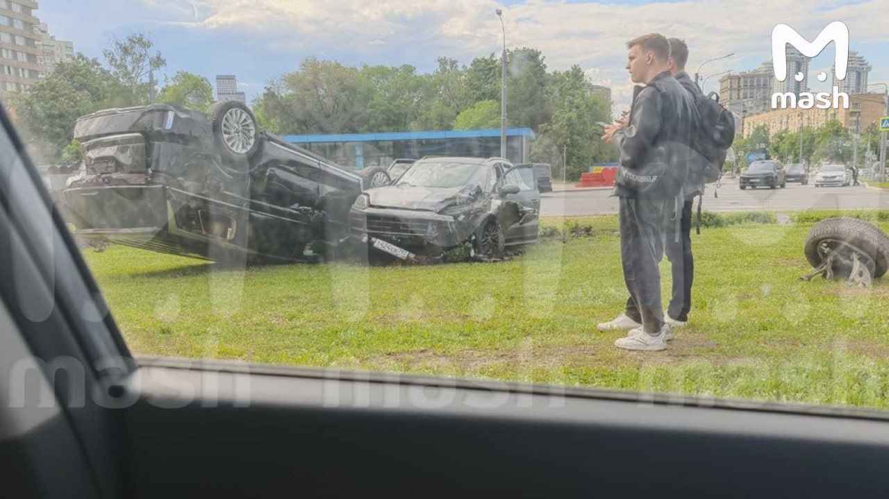 Футболист московского "Спартака" Александр Прудников попал в аварию в Москве