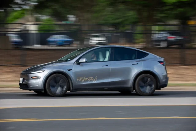 Роботакси Tesla попали в две аварии при удаленном управлении телеоператорами