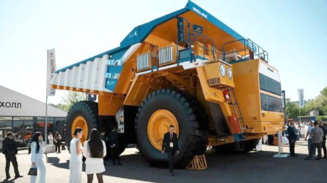 БЕЛАЗ представил 220-тонный инновационный карьерный самосвал на сжиженном природном газе БЕЛАЗ представил 220-тонный инновационный карьерный самосвал на сжиженном природном газе