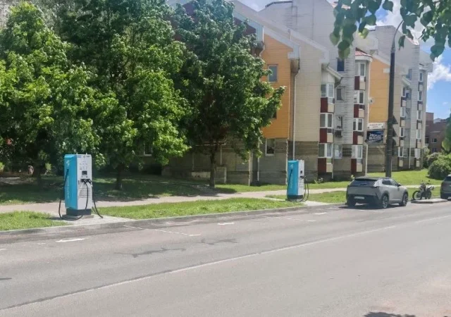 Zaryadka открыла круглосуточные станции быстрой зарядки электромобилей в Уручье