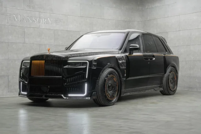 Тюнингованный Rolls-Royce Cullinan в стиле Mansory: шире, громче, агрессивнее Тюнингованный Rolls-Royce Cullinan в стиле Mansory: шире, громче, агрессивнее