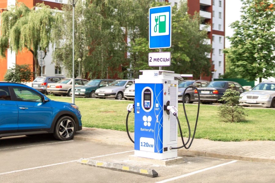 BatteryFly отмечает трехлетие: сеть выросла до 800 станций, а водителям вернут 33% стоимости зарядок