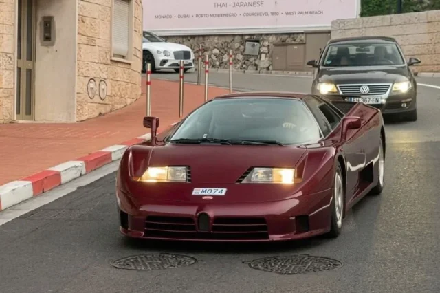 Фернандо Алонсо гонщик «Формулы-1» замечен за рулем редкого Bugatti EB110 GT в Монако Фернандо Алонсо гонщик «Формулы-1» замечен за рулем редкого Bugatti EB110 GT в Монако