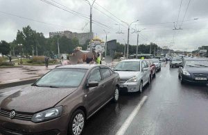 Цепная авария на Партизанском проспекте в Минске — столкнулись четыре автомобиля Цепная авария на Партизанском проспекте в Минске - столкнулись четыре автомобиля