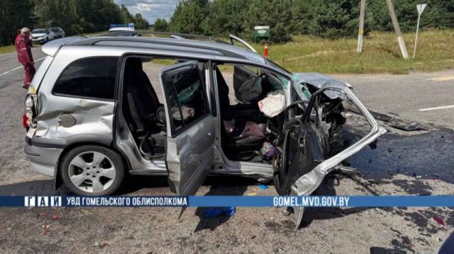 Смертельное ДТП в Лоевском районе: пассажир легкового автомобиля погиб