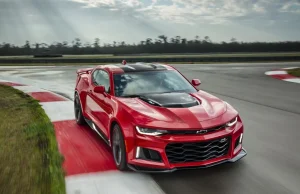 Chevrolet Camaro следующего поколения с 4 дверями и механической коробкой передач дебютирует в 2029 году Chevrolet Camaro следующего поколения с 4 дверями и механической коробкой передач дебютирует в 2029 году
