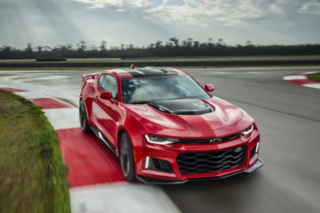Chevrolet Camaro следующего поколения с 4 дверями и механической коробкой передач дебютирует в 2029 году