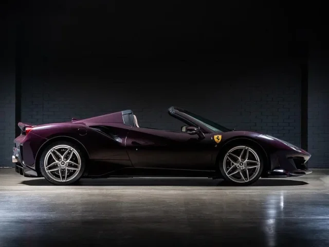 Фиолетовая Ferrari 488 Pista Spider - яркий суперкар без лишней вычурности