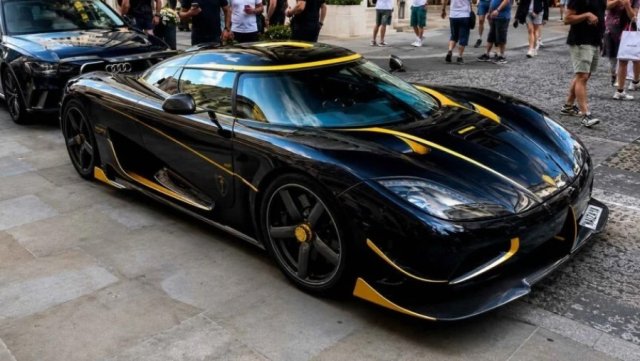 Золотой гиперкар Koenigsegg Agera RS замечен на улицах Лондона