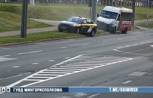 В Минске водитель такси нарушил правила перестроения и «подрезал» маршрутку
