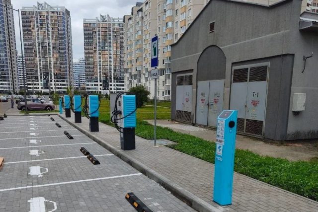 В Минск-Мире заработал новый мега-хаб для зарядки 12 электромобилей В Минск-Мире заработал новый мега-хаб для зарядки 12 электромобилей