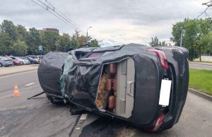 В Гродно авария с тремя автомобилями, «Тойота» перевернулась после попытки избежать столкновения В Гродно авария с тремя автомобилями, «Тойота» перевернулась после попытки избежать столкновения