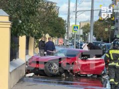 Ferrari за 30 млн рублей попала в ДТП в центре Москвы Ferrari за 30 млн рублей попала в ДТП в центре Москвы