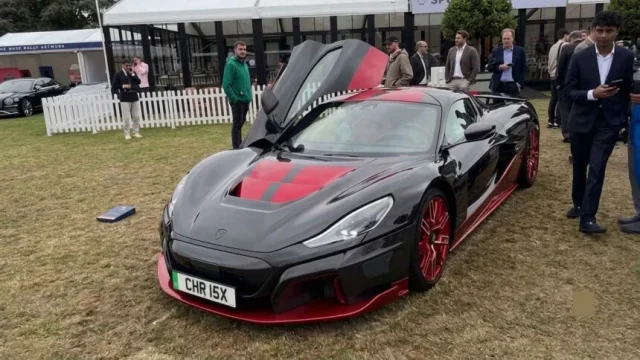 Гиперкар за миллионы долларов не пустил владельца, у Rimac Nevera заклинили двери Гиперкар за миллионы долларов не пустил владельца, у Rimac Nevera заклинили двери