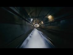 Формула-1 ушла под землю: чемпионский болид Red Bull проехал по метро Мадрида